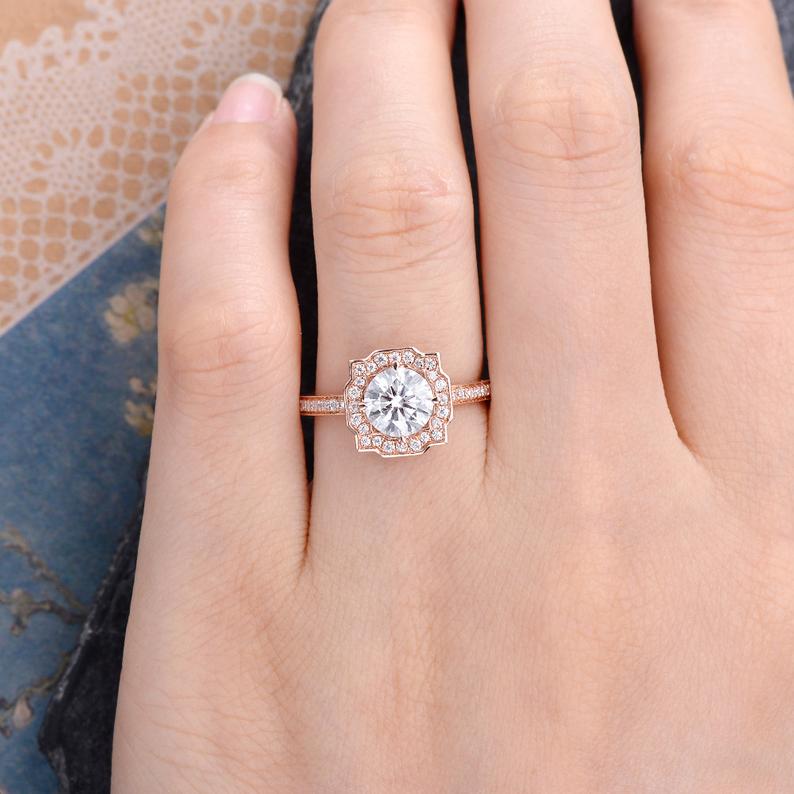 Round Cut Moissanite, Vintage Style Halo